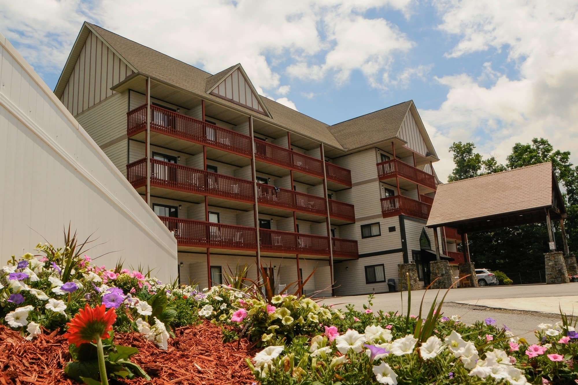 Days Inn by Wyndham Waynesville NC - Waynesville - Budova