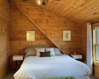 Log Cabin on the channel to Lake Poygan - Fremont - Bedroom