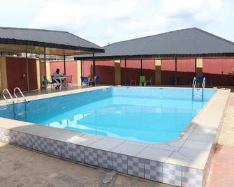 Grand Decent Hotel and Suites - Uyo - Piscina