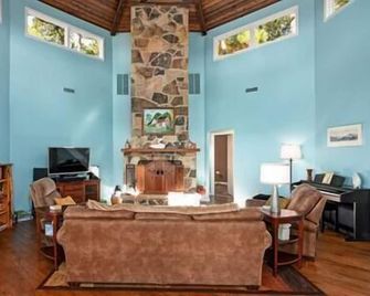 Sunset Breezes - quiet waterfront retreat - Cambridge