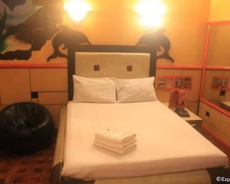 Halina Drive-Inn Hotel Sta. Mesa - Manila - Kamar Tidur