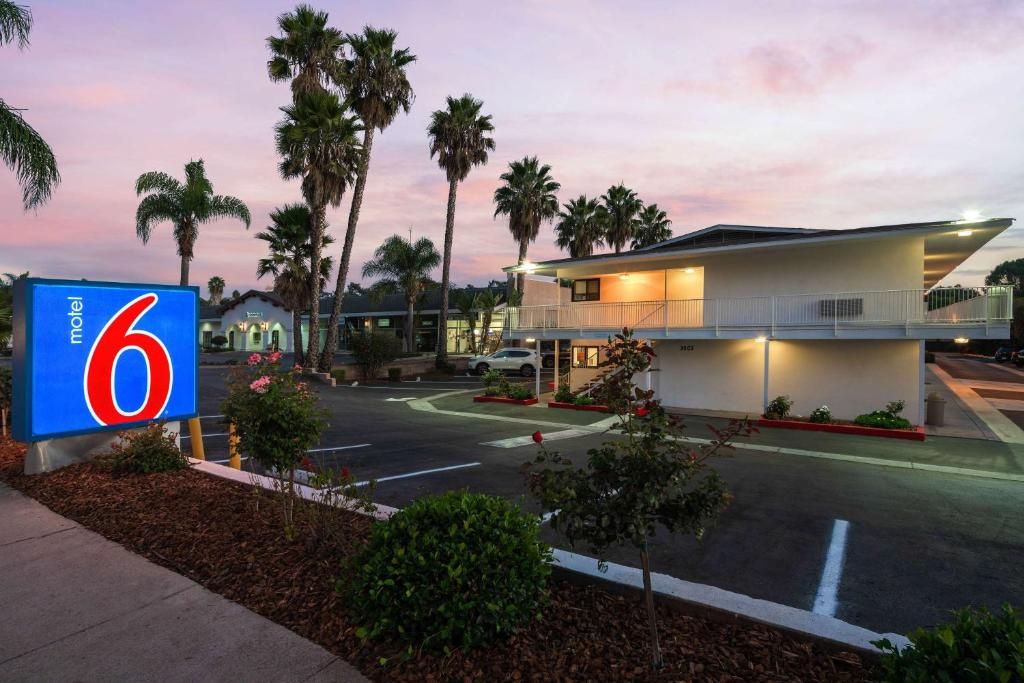 Motel 6-Santa Barbara, Ca - State Street - Santa Barbara - Building