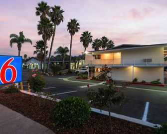 Motel 6-Santa Barbara, Ca - State Street - סנטה ברברה - בניין