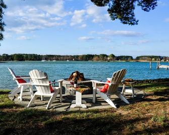 Easter Weekend Open Waterfront St Michaels Area Historic Home, Dog Friendly - Neavitt - Patio