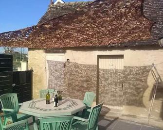 Gite Familiale Au Coeur Du Village - Villiers-au-Bouin - Patio