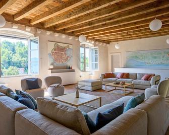 Villa Reverie - Seven Bedroom Villa, Sleeps 14 - Sudurad - Salon