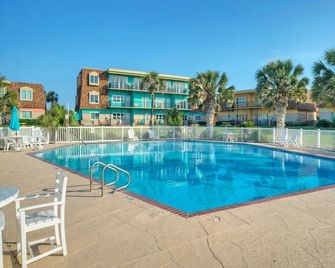Oceanfront Condo w/ Private Balcony Pool + Tennis Bubbly Blew by Avantstay - Port Aransas - Pool