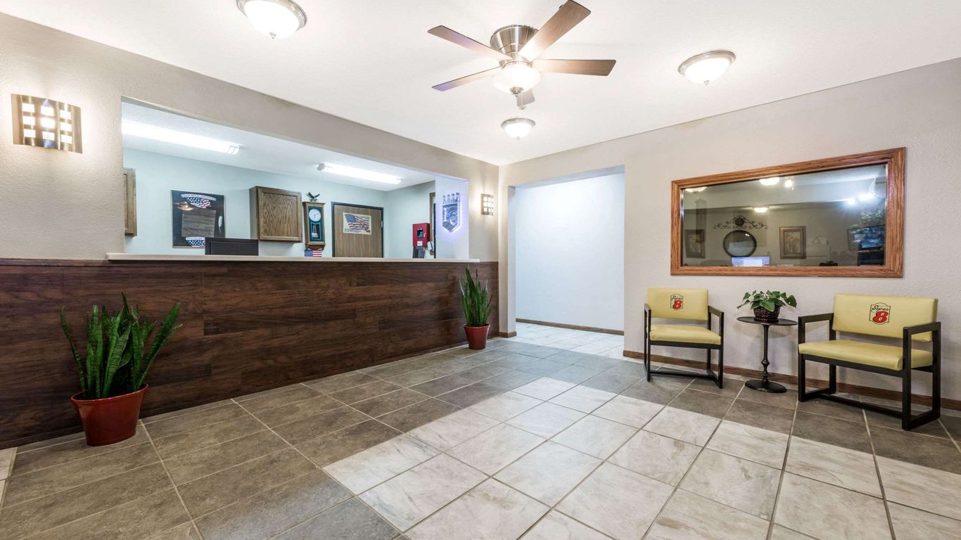 Super 8 by Wyndham Smithville/Kansas City