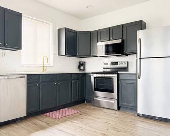 Evansville Holiday House - Evansville - Kitchen