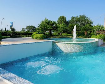 Hotel Altamira - Orsogna - Pool