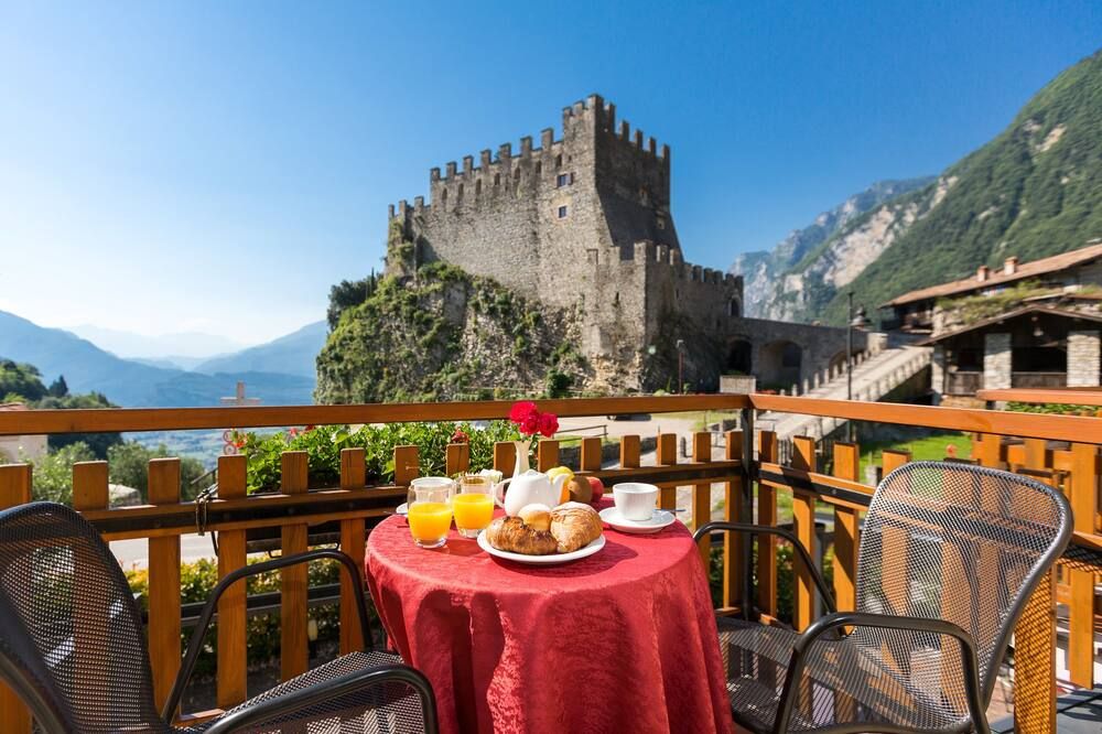 هوتل أنتيكا كروس