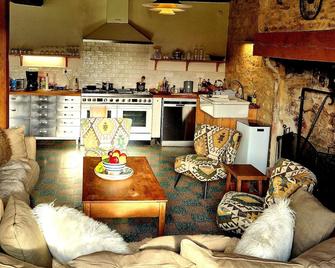 Cosy four bedded farmhouse on the Courtomer estate- space and privacy guaranteed - Trémont