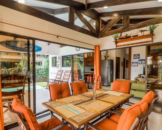 Modern villa with private pool, gas grill, internet & beach access - Playa Hermosa - Comedor