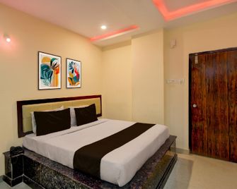 Collection O 80560 Sharan Inn - Hyderabad - Bedroom