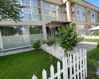 Benefice Hotel Yerevan - Eriwan - Gebäude