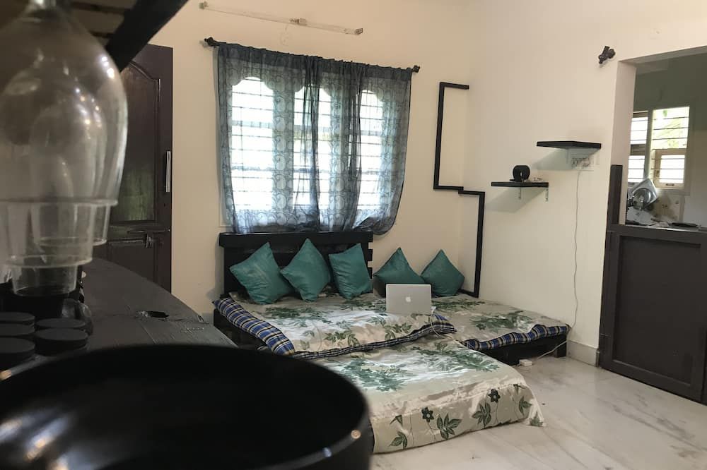 The Trippy Singhs Casa 1Bed/Bath Apartment At Good Neighborhood With Great View - באנגאלור - סלון