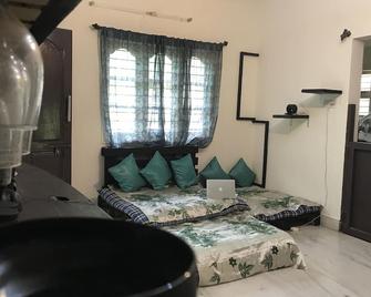 The Trippy Singhs Casa 1Bed/Bath Apartment At Good Neighborhood With Great View - Thành phố Bangalore - Phòng khách