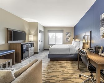 Best Western Plus Castlerock Inn & Suites - בנטונוויל - חדר שינה
