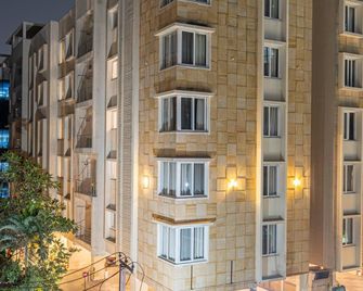Hotel Grand Continent Hitech City, Laxmi Cyber City, Hyderabad - Hyderabad - Edificio