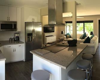 Cozy Upscale East Boca House - Boca Raton - Kitchen