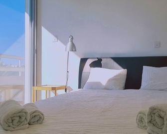 Stay Vivid City Apartment - Limassol - Bedroom