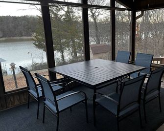 Beaver Lakeshore Escape - Stay right on the shore of Beaver Lake! - Springdale - Балкон