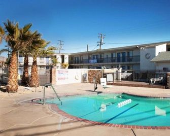 2 Full Beds | Non-Smoking, Micfridge - Mojave - Pool