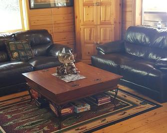 Private Lake with One 3 Bdrm 1 1/2 Bath Log Home. 175 Acres - Kettle Falls - Living room