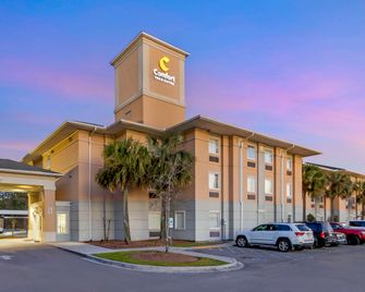 Comfort Inn & Suites Charleston Airport Convention Center - נורת' צ'רלסטון - בניין
