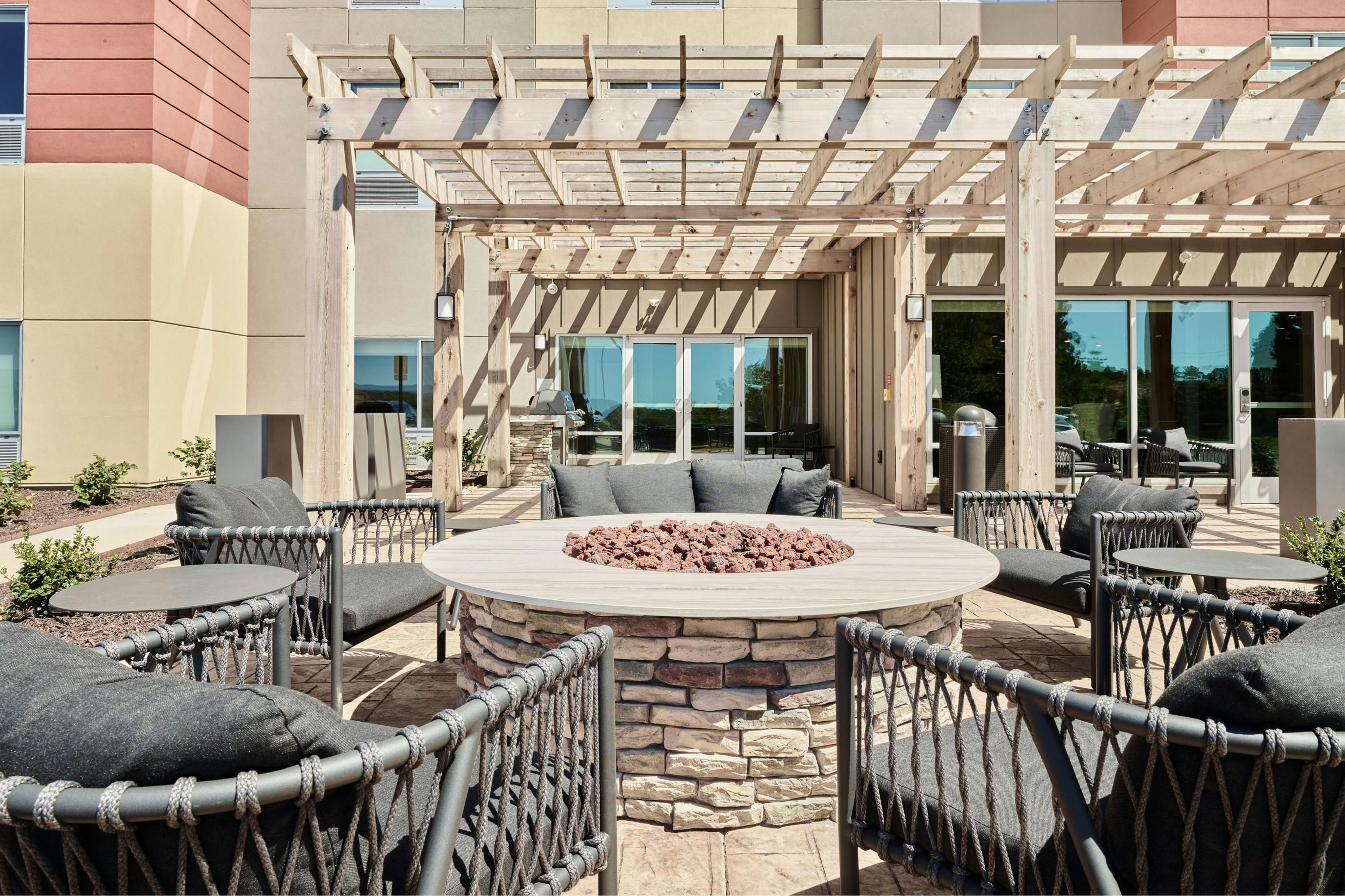 TownePlace Suites by Marriott Chattanooga South/East Ridge - East Ridge - Binnenhof