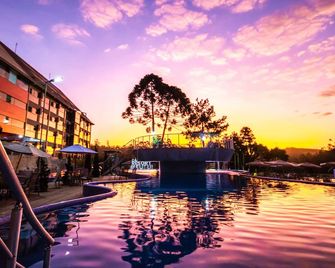 كاسين -ر ومل جمين كلخيف ريزورت بوسوس دي كالداس باي ناسيونال إن - دي كالداس بوكوس - حوض السباحة