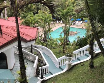 Riverside Tranquility, Mountain Views, Hotel Rio Perlas, Spa and Hot Springs. - Orosí - Piscina