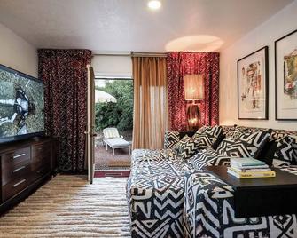 Mid Century Architectural - brand new renovation and custom furniture. - Alburquerque - Sala de estar