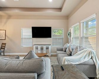 Comfortable 3Bd 2.5Bth Beauty Near Houston Hobby - Galena Park - Living room