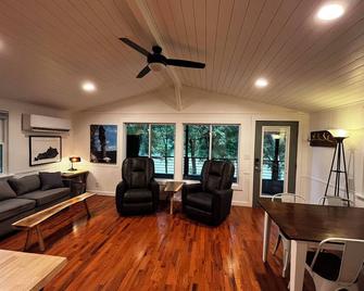 River House - Cottage with KY River View & Access - Wilmore - Living room