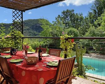 Stylish holiday home near St. Brès, with private swimming pool and stunning view - Saint-Brès - Balcón