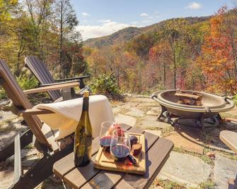 Secluded Lenoir Cabin 4 Mi to Dtwn Blowing Rock - Lenoir - Patio