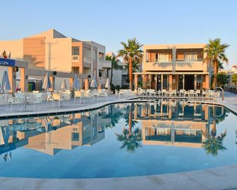 Castro Beach Hotel - Maleme - Bazén