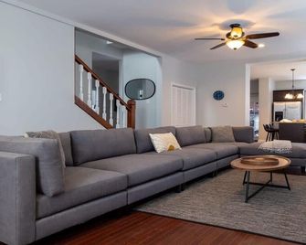 6br Soulard Family Home + Game Room / Abodebucks - San Luis - Sala de estar