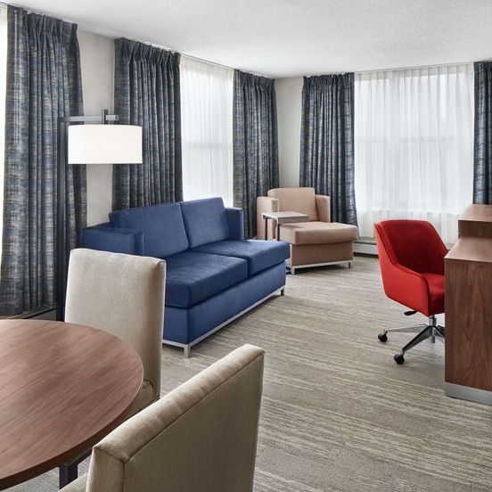 Living room view of Hampton Inn & Suites Chicago-Downtown