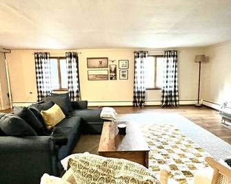 Cottage Place On Squam Lake - Ashland - Huiskamer