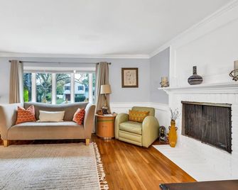 Your Family-Friendly Getaway! Vibrant & Relaxing! - Melville - Sala de estar