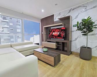 Skyliving Towers Apartments - Lima - Living room