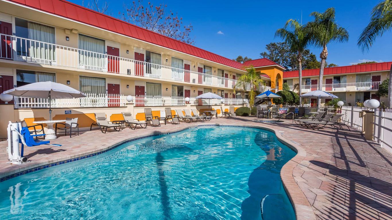 Days Inn & Suites by Wyndham Port Richey