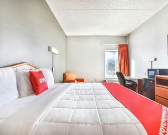 OYO Townhouse Inn Jacksonville near Little Rock Air Force Base - Jacksonville - Schlafzimmer