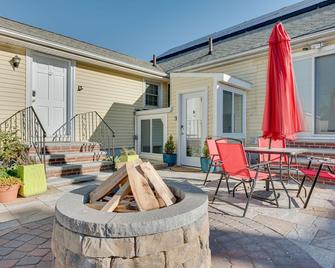 1 Mi to Downtown Salem Vacation Rental! - Salem - Patio