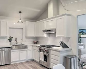Charming private farmhouse cottage - Arroyo Grande - Küche