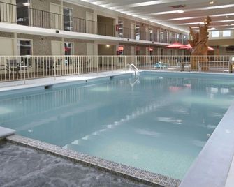 Extended Stay America Select Suites - Sterling - Sterling - Piscina
