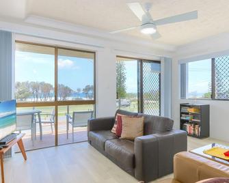 Acacia Holiday Apartment - Kingscliff - Phòng khách