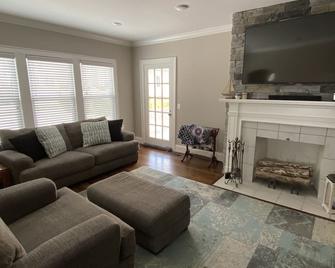 Historic District Home - Russellville - Sala de estar